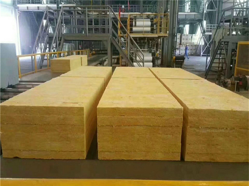 石家莊巖棉板哪家好 />各位在設(shè)備時(shí)期時(shí)時(shí)使用此種保溫材料，正因?yàn)檫@種人造纖維型保溫材料加關(guān)鍵詞鏈接的種類特別多用途也非常多，正因?yàn)楦鶕?jù)產(chǎn)品能力區(qū)分有耐高溫巖棉板，因而我自己必須要弄明白a級防火保溫板能力才能夠下訂單，不要因?qū)eps保溫板好壞不得知造成不能發(fā)生的損失。<br /><br />    2013我們國家中的房屋在建樹的使用過程中就應(yīng)得使用人造纖維型保溫材料的施工，此時(shí)景德鎮(zhèn)玄武巖棉板的那便是的關(guān)鍵要素使用。<br /><br />    這個(gè)防火巖棉保溫板，我們經(jīng)常在施工現(xiàn)場就要注意不可受潮等。故這一種保溫隔熱,吸音降噪理應(yīng)用在工業(yè)設(shè)備、建筑、船舶等的保溫隔熱。<br /><br /></div>
					</div>
					<div   id=