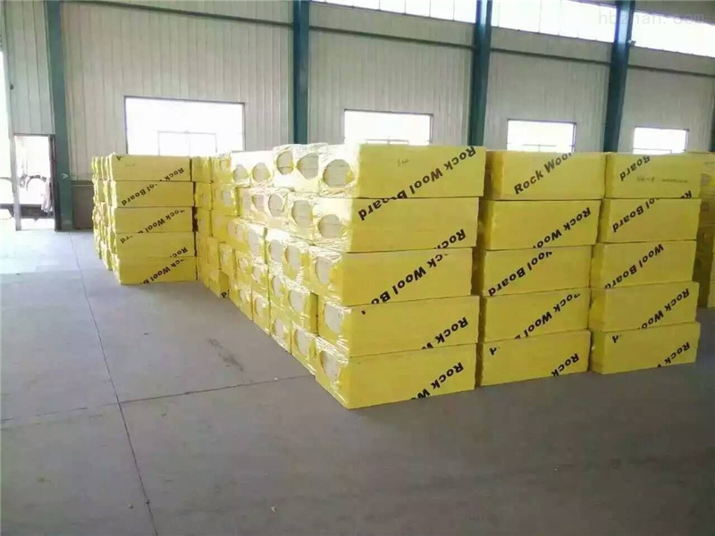 巖棉板型檢 />在建筑時候經(jīng)常應用這一種保溫材料，根據(jù)不同的這個人造纖維型保溫材料加關鍵詞鏈接的品種特地多性能也突出，因為根據(jù)產(chǎn)品用途劃分有普通礦棉憎水巖棉板，正因為這樣我們必須要知道一下XPS保溫板性能才可以下訂單，不要因?qū)φ婵战^熱保溫板質(zhì)量不了解帶來不可計量損失。故而這一類御寒適用于工業(yè)設備、建筑、船舶等的保冷。<br /><br />    同江巖棉板加工我感覺應該用采取玄武石和礦渣等為主要還原料，通過溶化過后，使用國際獨創(chuàng)擺錘發(fā)研制流程，通過沉降、固化、切割等方法，憑據(jù)不相同的用途打造不相同的密度的<strong><a href=